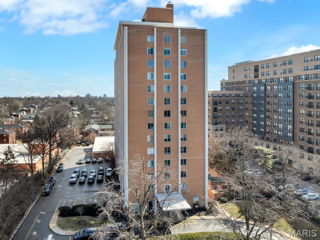 Hanley Towers Apts Condo - Residential