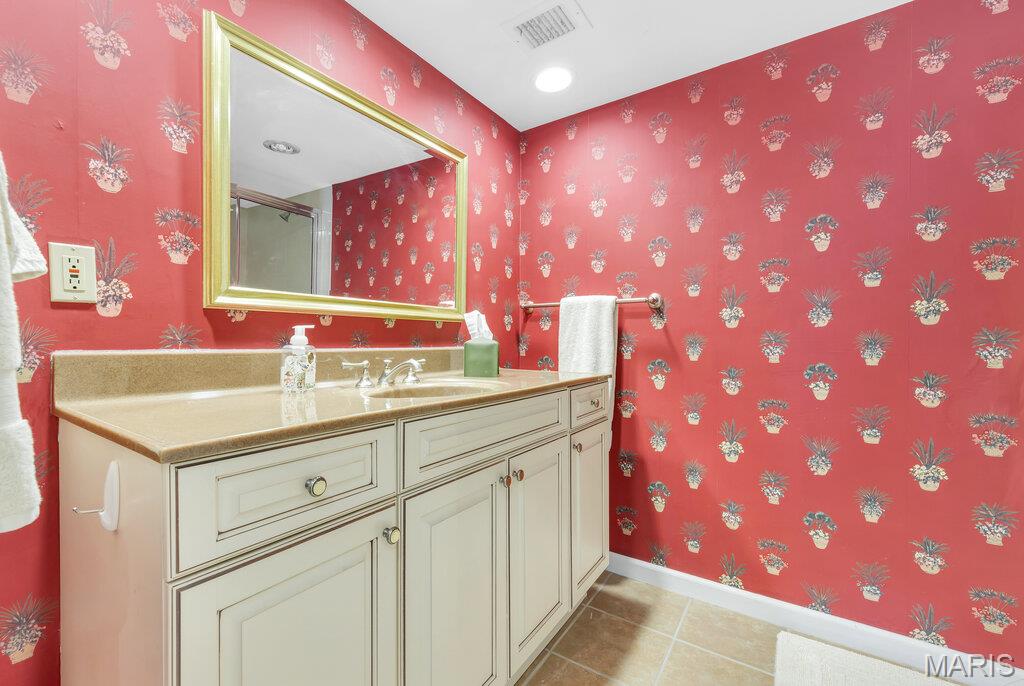 Hanley Towers Apts Condo - Residential