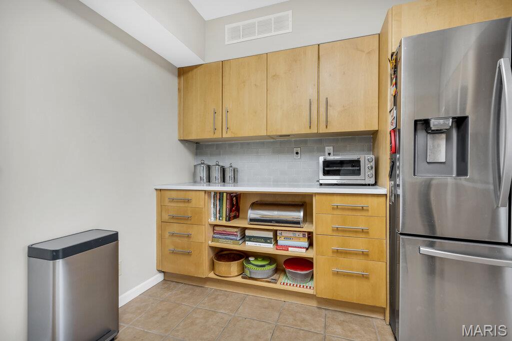 Hanley Towers Apts Condo - Residential