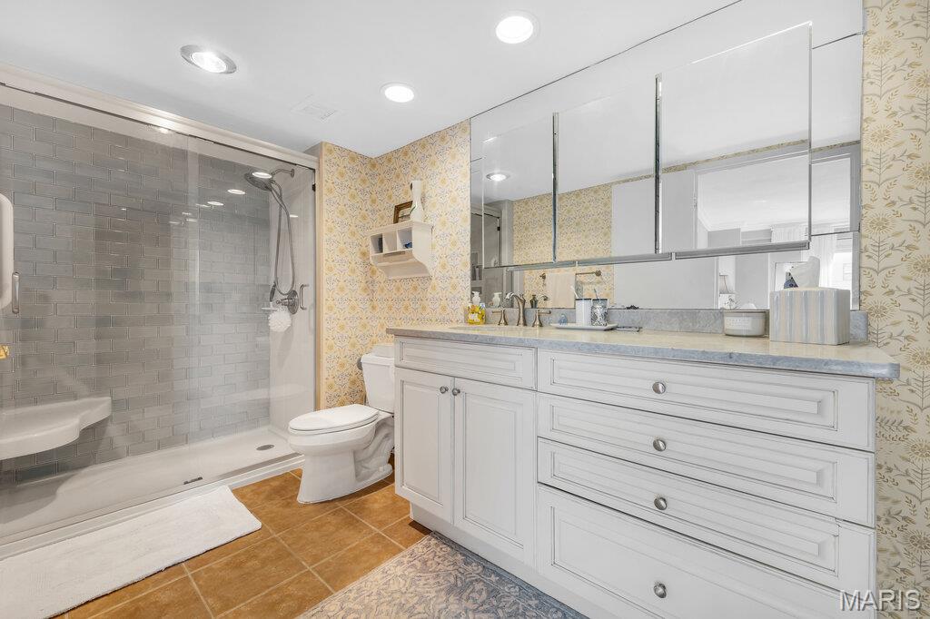 Hanley Towers Apts Condo - Residential