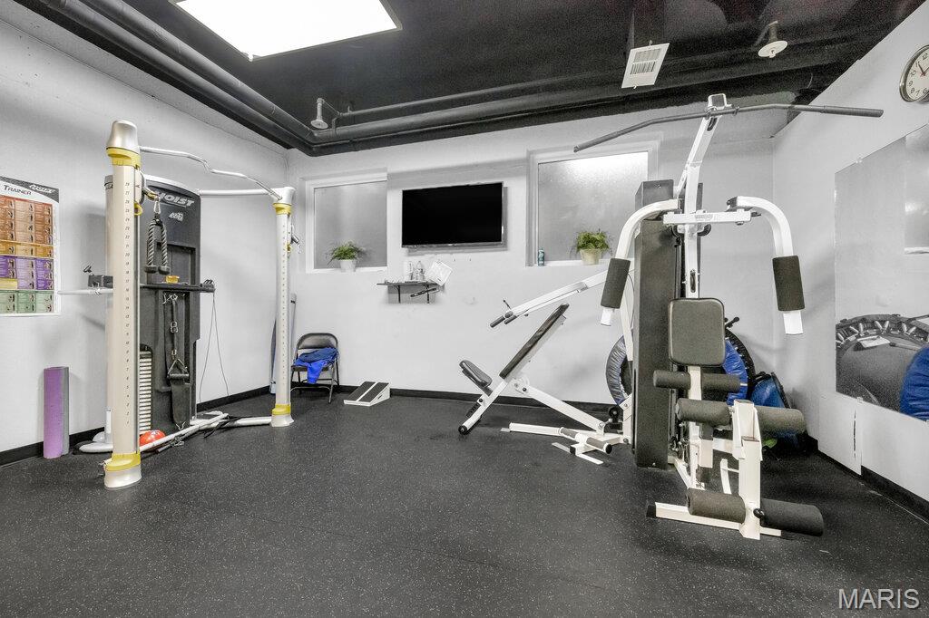 Hanley Towers Apts Condo - Residential