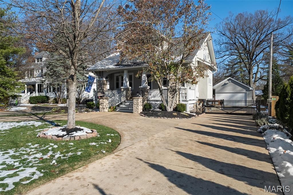 Photo of 716 N Kirkwood Road, Kirkwood, MO 63122 (MLS # 25079192)