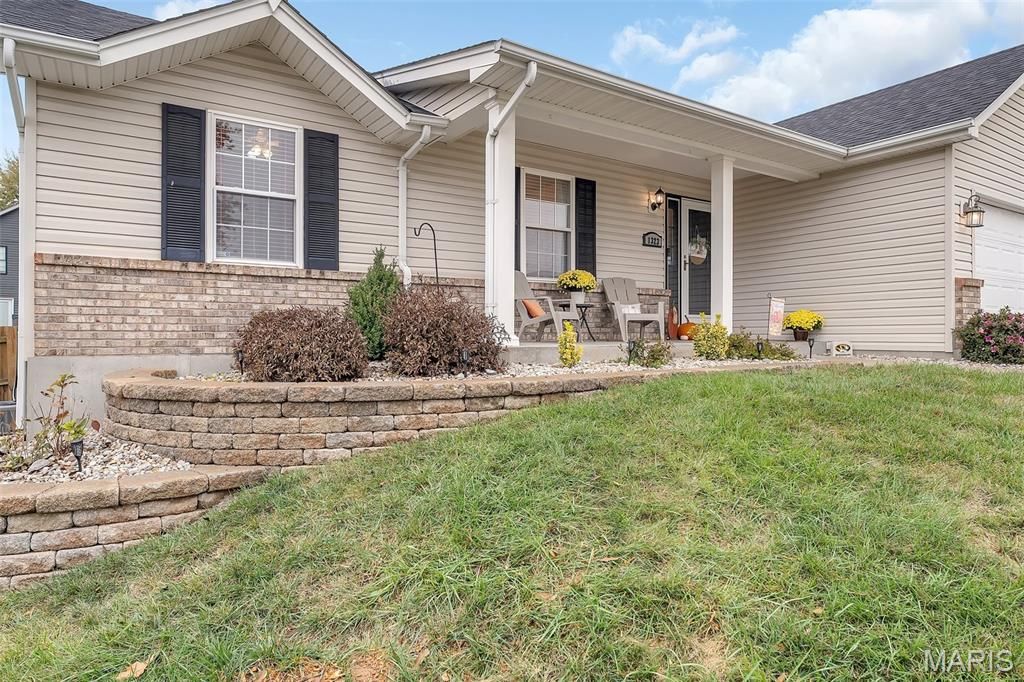 Photo of 1323 Pegasus Trail, St Peters, MO 63376 (MLS # 25072835)