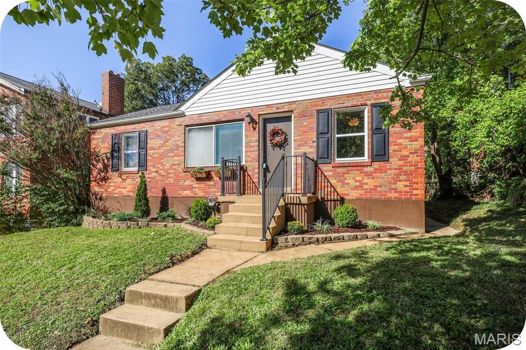 Photo of 3933 McDonald Avenue, St Louis, MO 63116 (MLS # 26010027)