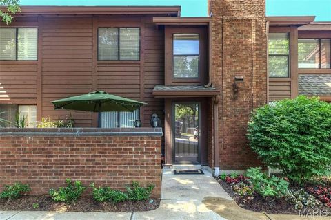 Photo of 1940 Meadowtree Lane #1, Kirkwood, MO 63122 (MLS # 25070486)