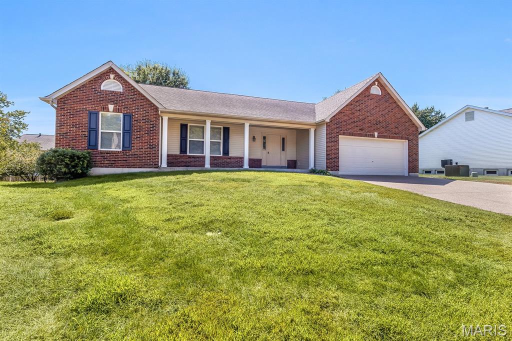 Photo of 882 Sara Beth Court, St Peters, MO 63376 (MLS # 26056907)