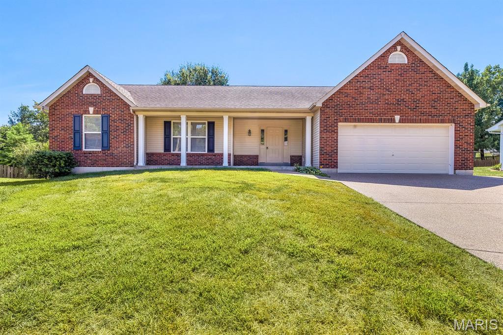 Photo of 882 Sara Beth Court, St Peters, MO 63376 (MLS # 26056907)