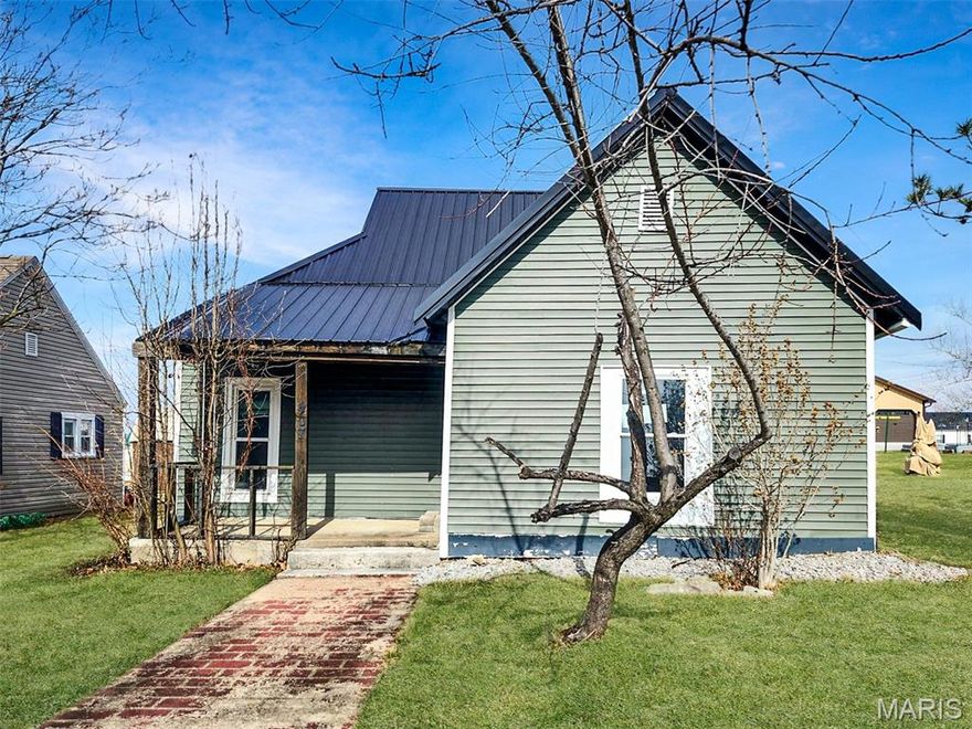 Take a look at this inviting 1,030 sq. ft. residence located in perry. This home features a practical 2-bedroom, 1-bathroom layout with an efficient use of space throughout. The property is situated on a manageable lot and offers convenient access to local city amenities and the recreational opportunities of nearby Mark Twain Lake. Whether you are looking for a primary residence or a seasonal retreat, this property provides a solid foundation in a quiet Ralls County setting. Sold as-is.