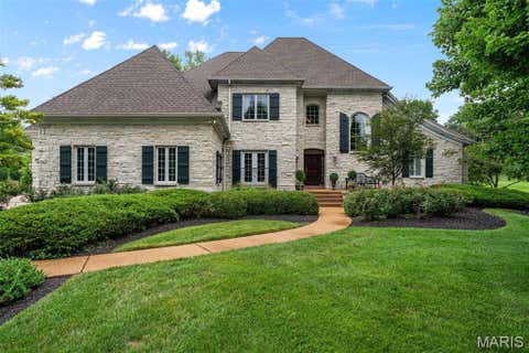 Photo of 5 Briarbrook Trail, Des Peres, MO 63131 (MLS # 26047627)