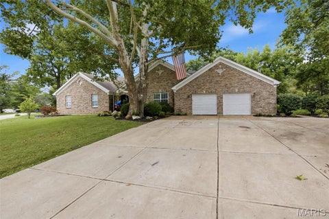 Photo of 803 Streiff Lane, Ballwin, MO 63011 (MLS # 26043135)