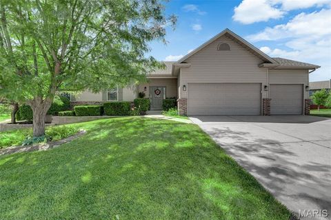 Photo of 810 Kevin Drive, Wentzville, MO 63385 (MLS # 26030381)