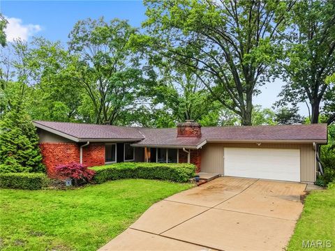 Photo of 12532 Fee Fee Road, St Louis, MO 63146 (MLS # 26017171)