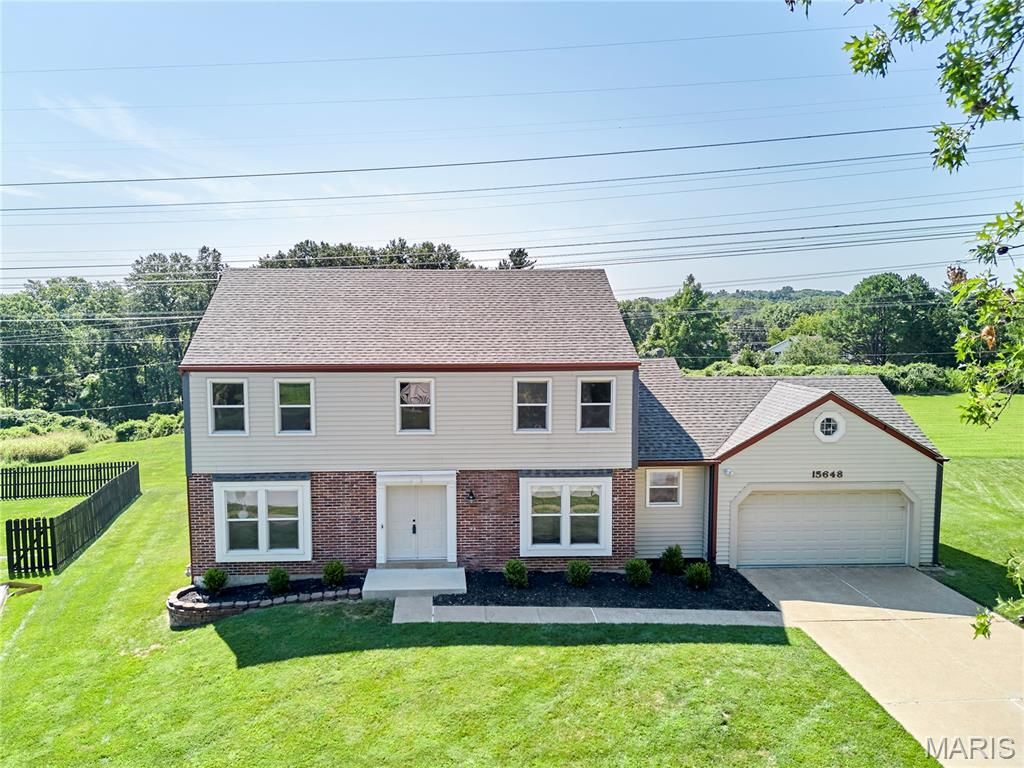 Photo of 15648 Sugarridge Court, Chesterfield, MO 63017 (MLS # 26007874)