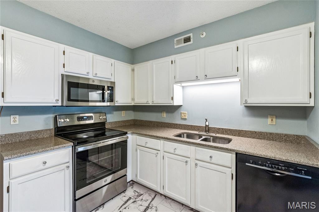 Country Stone Manor Condo 1 - Residential