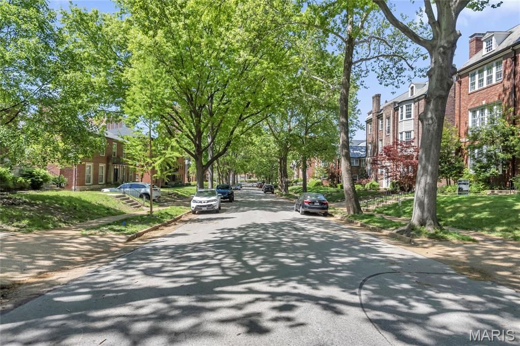 Photo of 7536 Oxford Drive #3, St Louis, MO 63105 (MLS # 26022611)