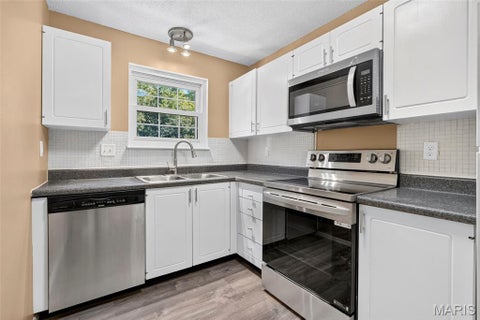 Tiny photo for 1511 Hampton Hall Drive #18, Chesterfield, MO 63017 (MLS # 26056158)