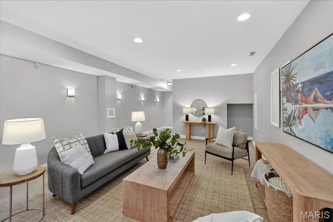 Tiny photo for 350 S Van Buren Avenue, Kirkwood, MO 63122 (MLS # 26006510)