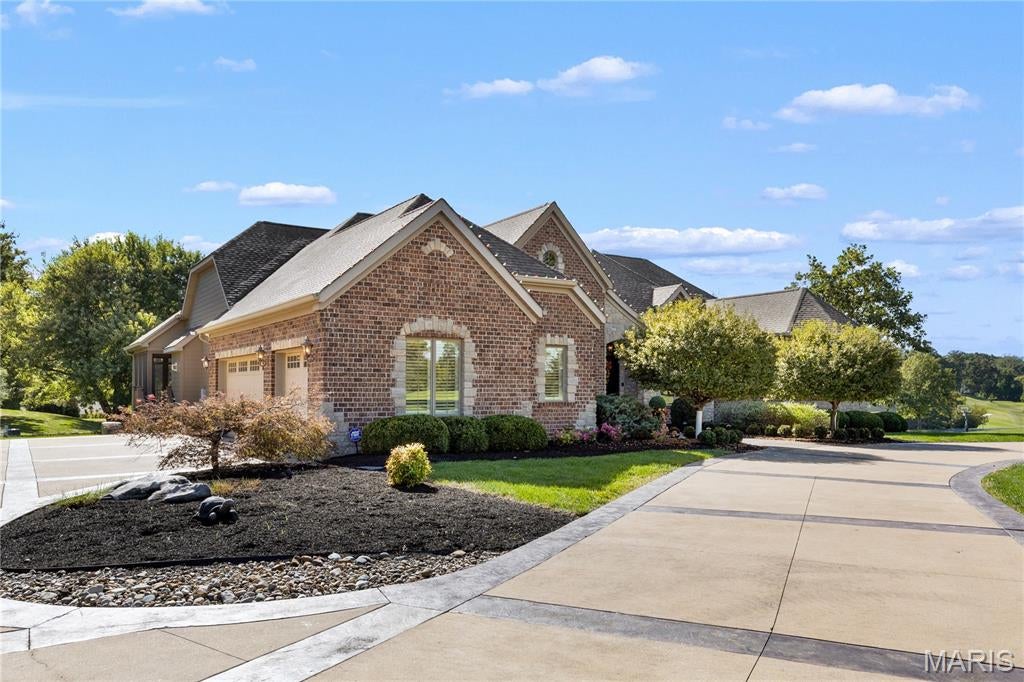 2 Fairlake Drive