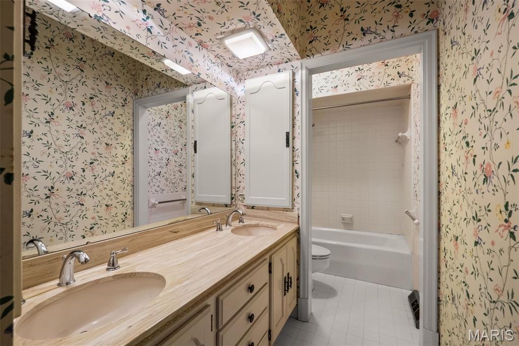 Bellerive Country Club Grounds - Residential