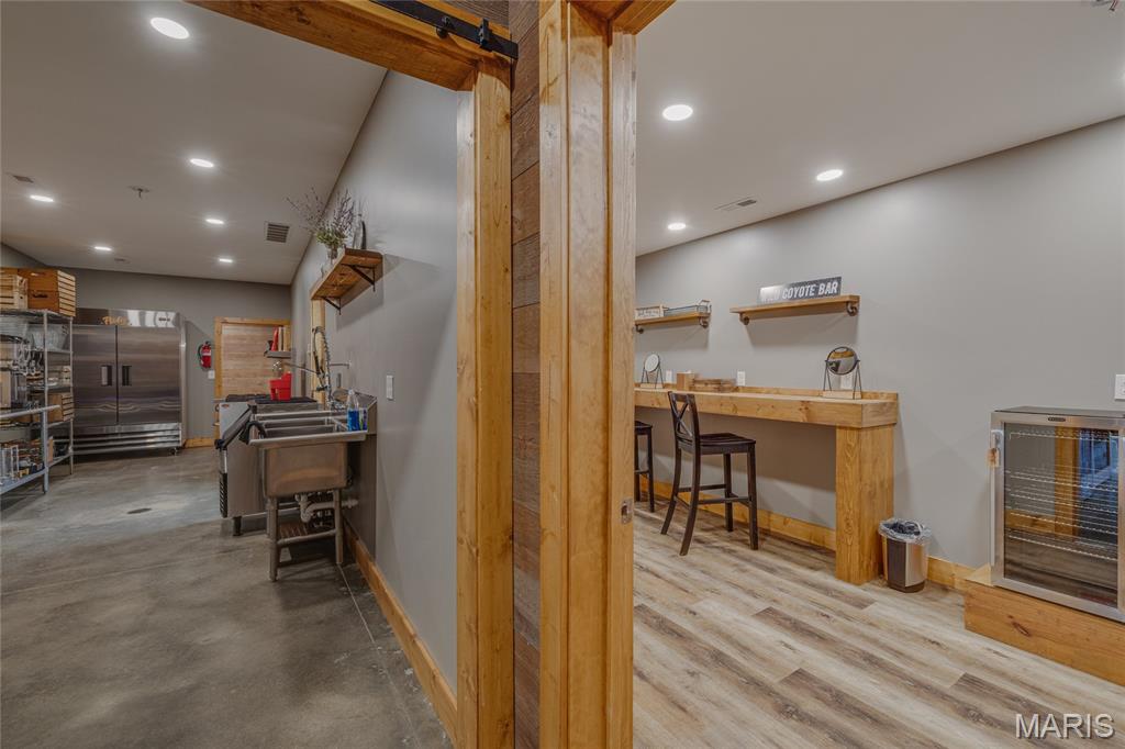 none - Commercial Sale