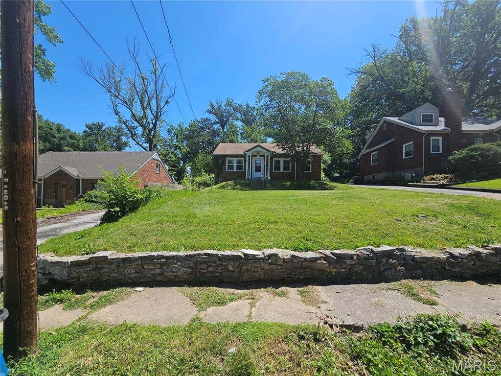Photo of 18 S Barat Avenue, Ferguson, MO 63135 (MLS # 26035180)