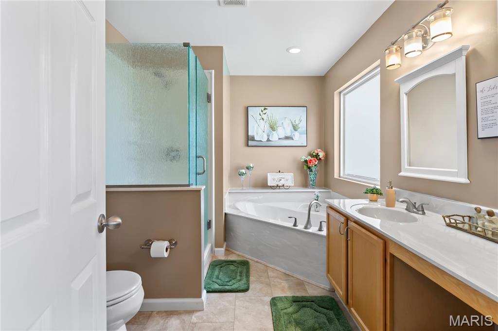 St Peters, Missouri 63376, United States, 3 Bedrooms Bedrooms, ,2 BathroomsBathrooms,Residential,Pending,110258