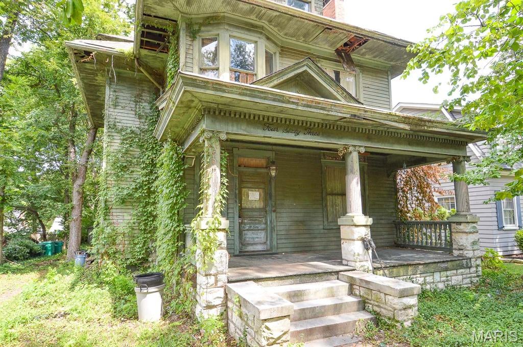 463 Newport Avenue
