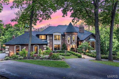 Photo of 11 Lake Forest Court W, St Charles, MO 63301 (MLS # 25039753)