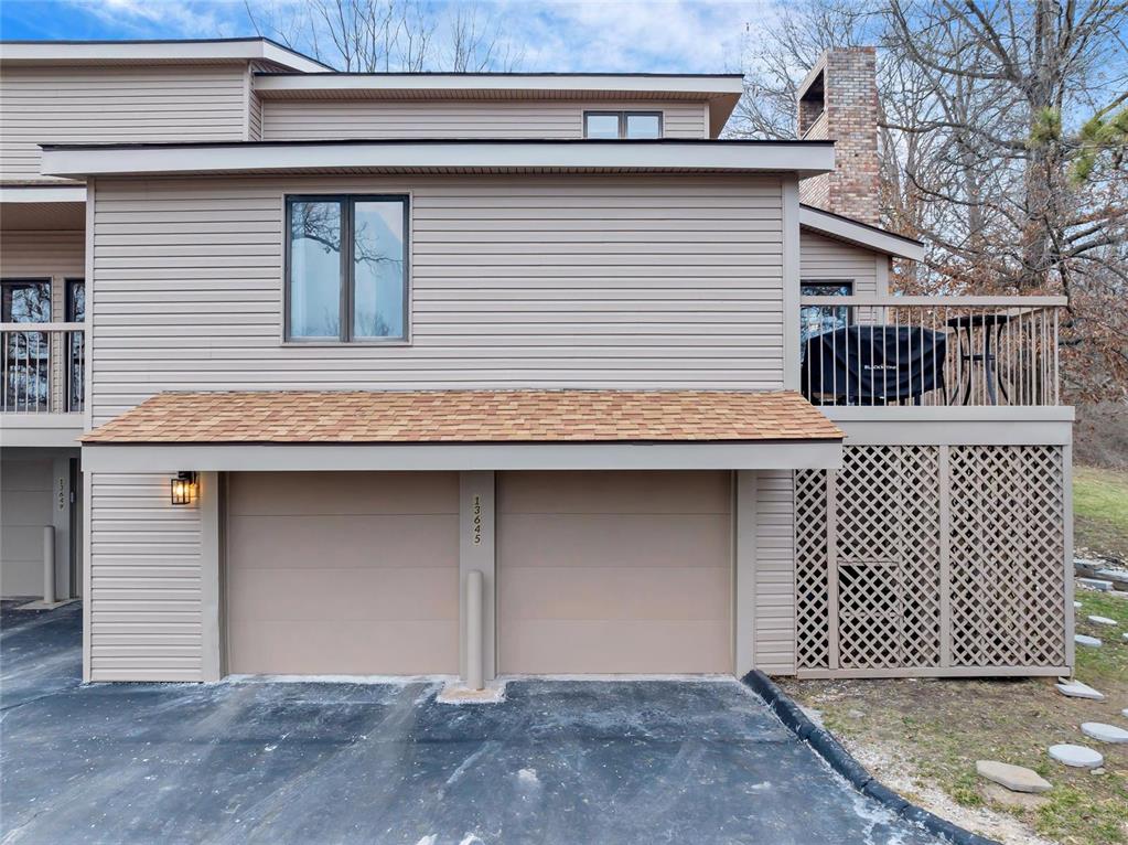 Unincorporated, Missouri 63131, United States, 3 Bedrooms Bedrooms, ,3 BathroomsBathrooms,Residential,Pending,129963