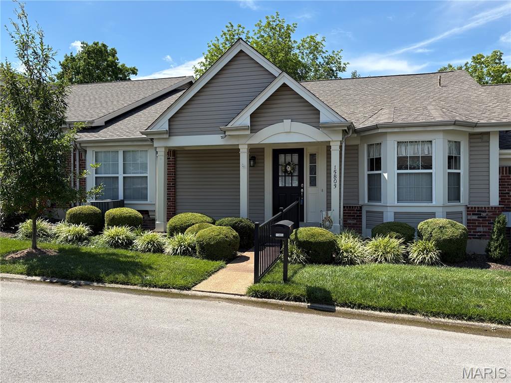 Photo of 15803 Harris Ridge Court, Chesterfield, MO 63017 (MLS # 26038267)