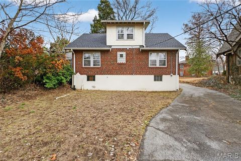 Tiny photo for 8369 Big Bend Boulevard, Webster Groves, MO 63119 (MLS # 26009977)