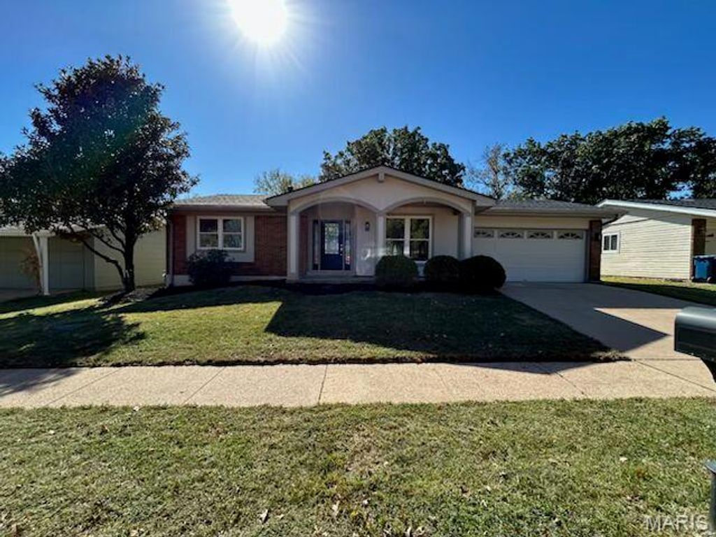 Photo of 682 Rustic Valley Drive, Ballwin, MO 63021 (MLS # 25068651)