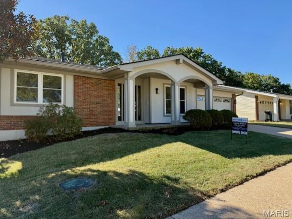 Photo of 682 Rustic Valley Drive, Ballwin, MO 63021 (MLS # 25068651)