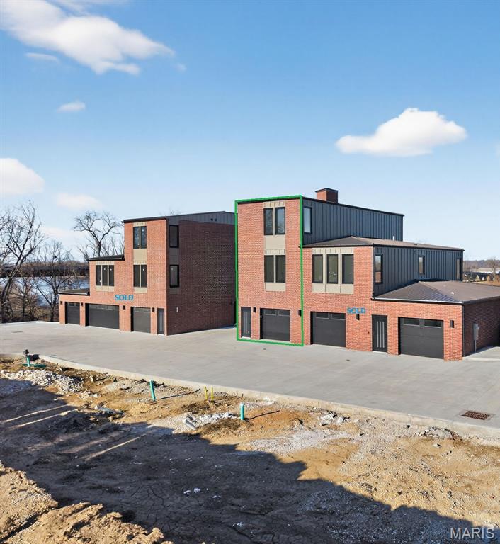 1013 River Bluff Drive