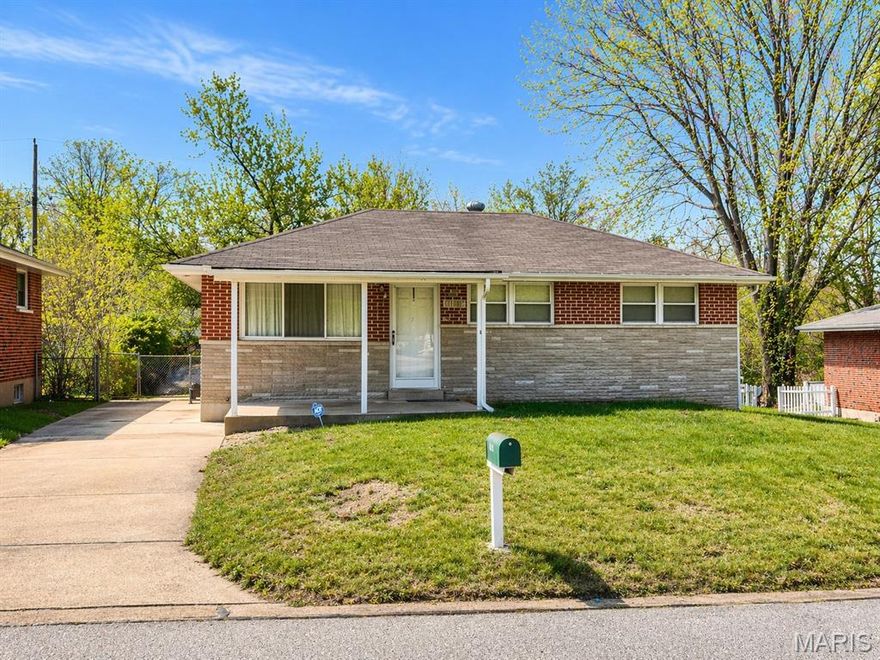 Just Listed – Charming 3-bedroom brick ranch offering 864 sq ft on the main level plus an additional 505 sq ft of finished lower-level living space, providing extra room for everyday living and entertaining. Features include a fenced yard, additional rear parking, and refrigerator, washer, and dryer all included in the sale. Property is being sold as-is, with seller to make no repairs or provide inspections.