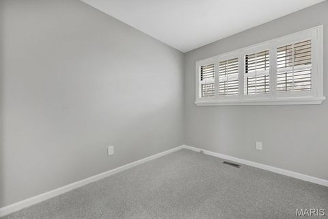 Tiny photo for 2001 King Arthur Court, St Louis, MO 63146 (MLS # 26012371)