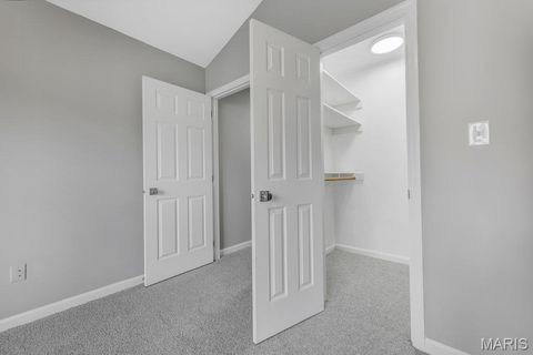 Tiny photo for 2001 King Arthur Court, St Louis, MO 63146 (MLS # 26012371)