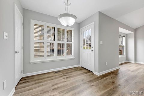 Tiny photo for 2001 King Arthur Court, St Louis, MO 63146 (MLS # 26012371)