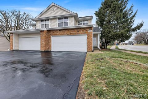 Photo of 2001 King Arthur Court, St Louis, MO 63146 (MLS # 26012371)