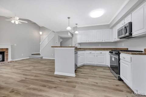 Tiny photo for 2001 King Arthur Court, St Louis, MO 63146 (MLS # 26012371)