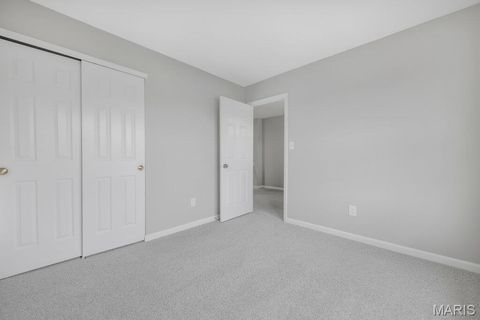 Tiny photo for 2001 King Arthur Court, St Louis, MO 63146 (MLS # 26012371)