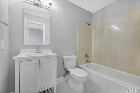 Tiny photo for 2001 King Arthur Court, St Louis, MO 63146 (MLS # 26012371)