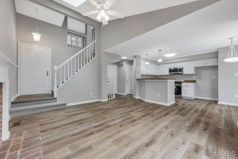 Tiny photo for 2001 King Arthur Court, St Louis, MO 63146 (MLS # 26012371)