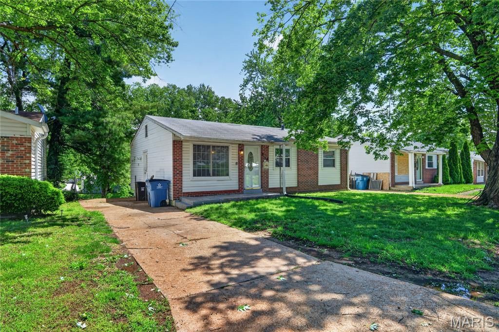 Photo of 10076 Royal Drive, St Louis, MO 63136 (MLS # 26026167)