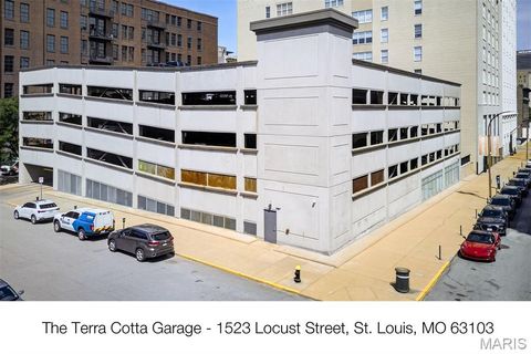 Photo of 1523 Locust Street #243, St Louis, MO 63103 (MLS # 26031600)