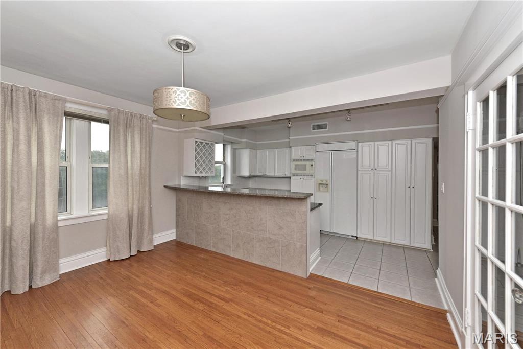 Wiltshire Condo - Residential