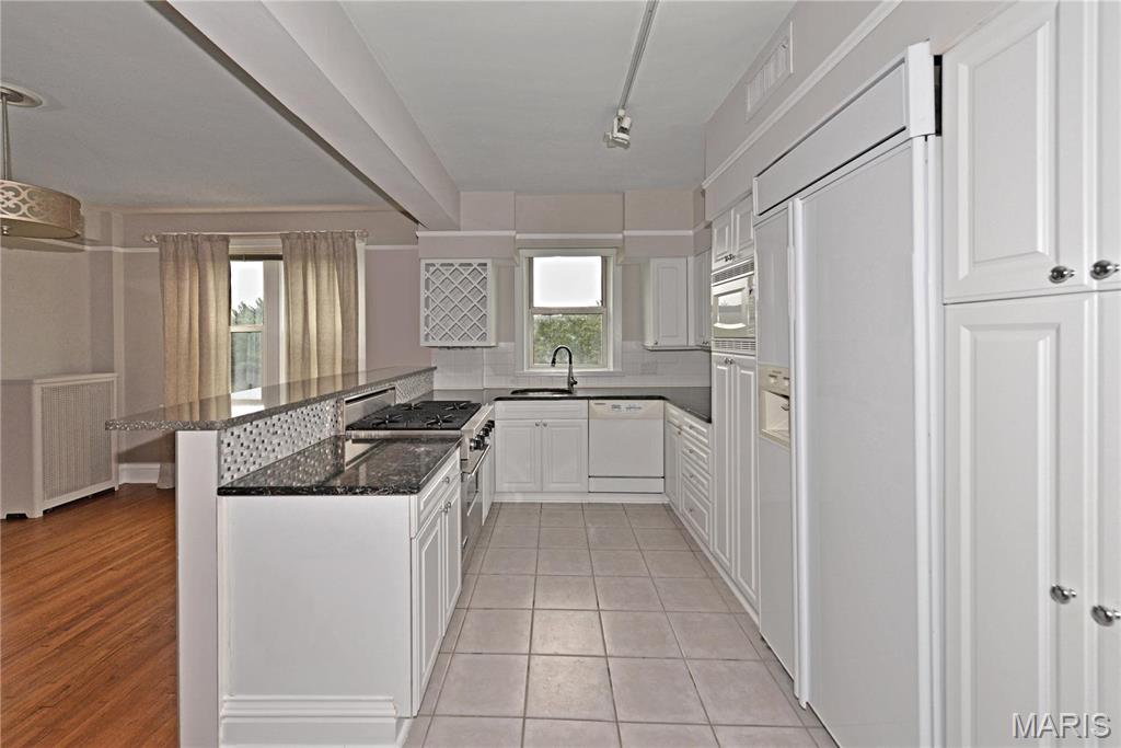 Wiltshire Condo - Residential