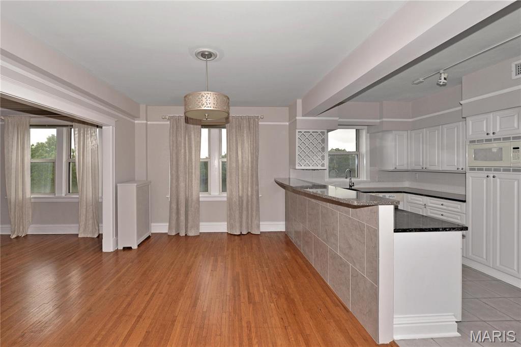 Wiltshire Condo - Residential
