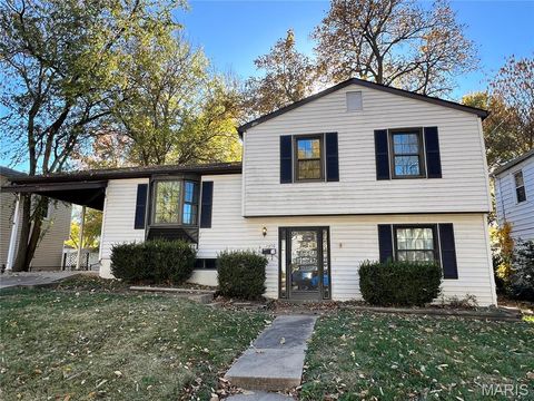 Tiny photo for 2390 Teakwood Manor Drive, Florissant, MO 63031 (MLS # 26018644)