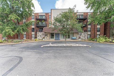 578 Sarah Lane 405 Creve Coeur MO 63141